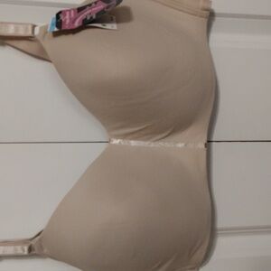 Olga 44C new with tags, extra side coverage and no side effects